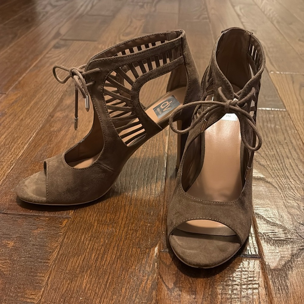 Dolce vita taupe suede sandal size 8.5
